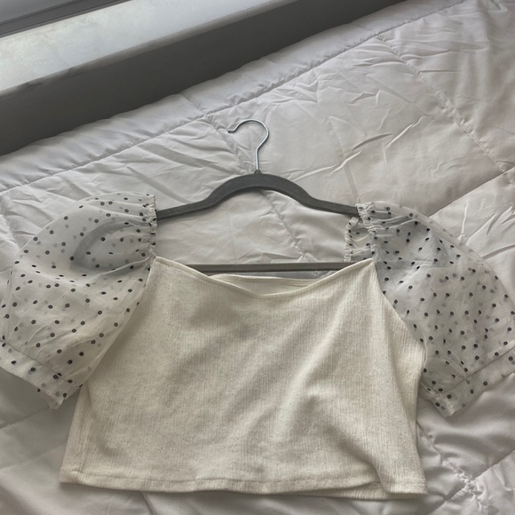 White Puff sleeve polka dot cropped shirt Size Small - Picture 1 of 1